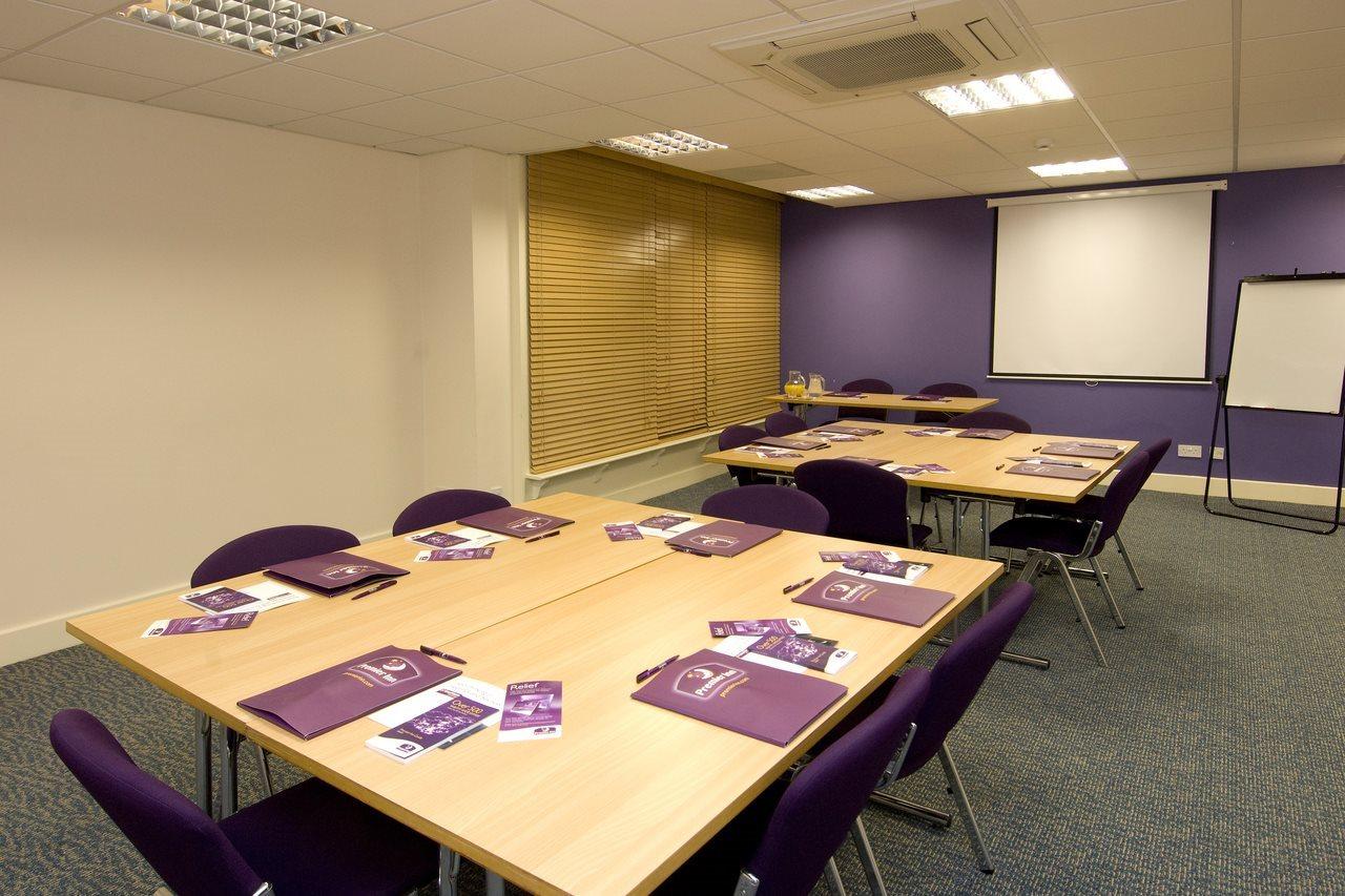 Premier Inn Manchester Central Екстериор снимка