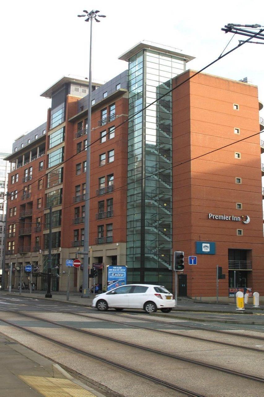 Premier Inn Manchester Central Екстериор снимка